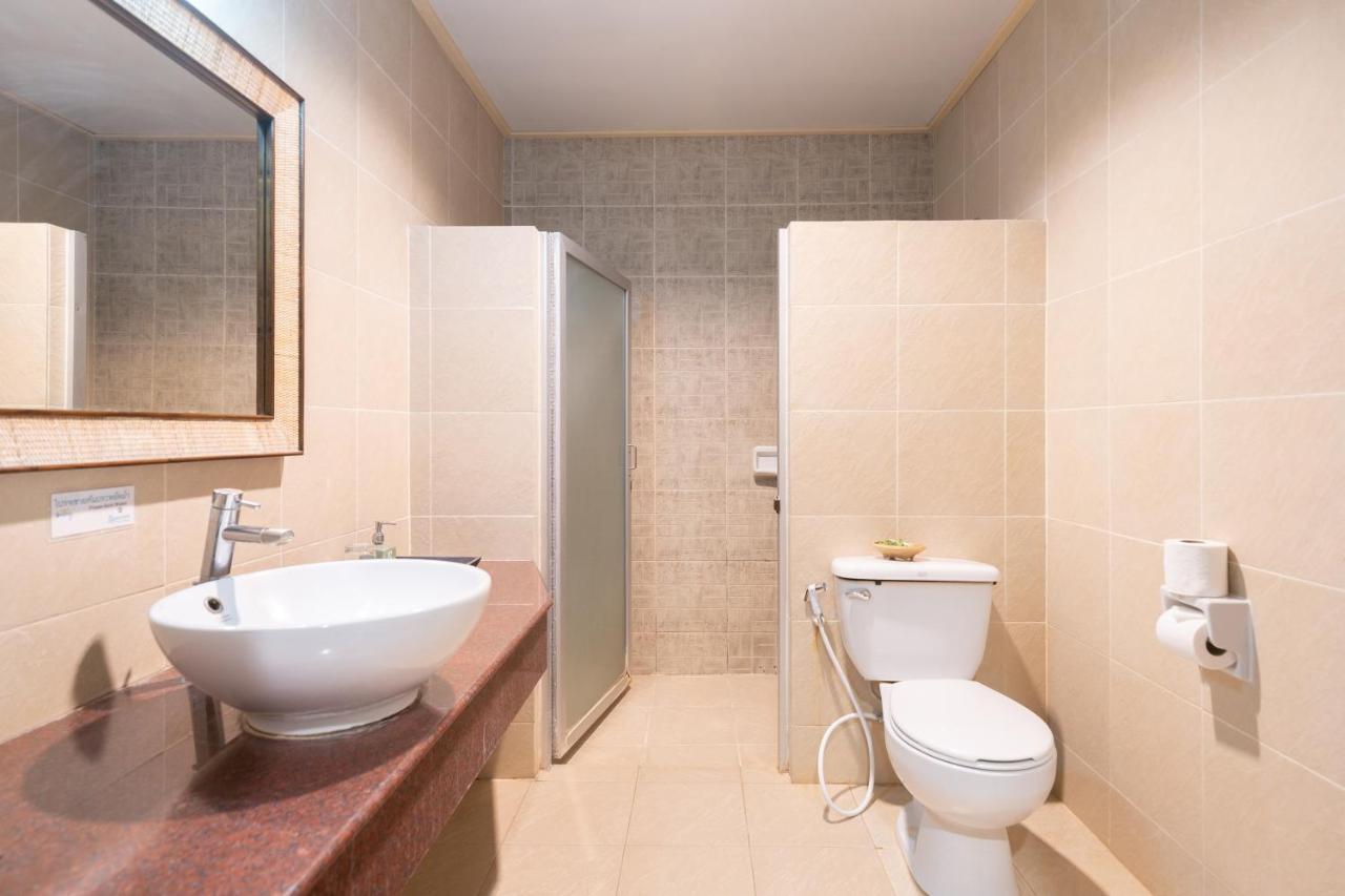 Thara Cholapruek 3*