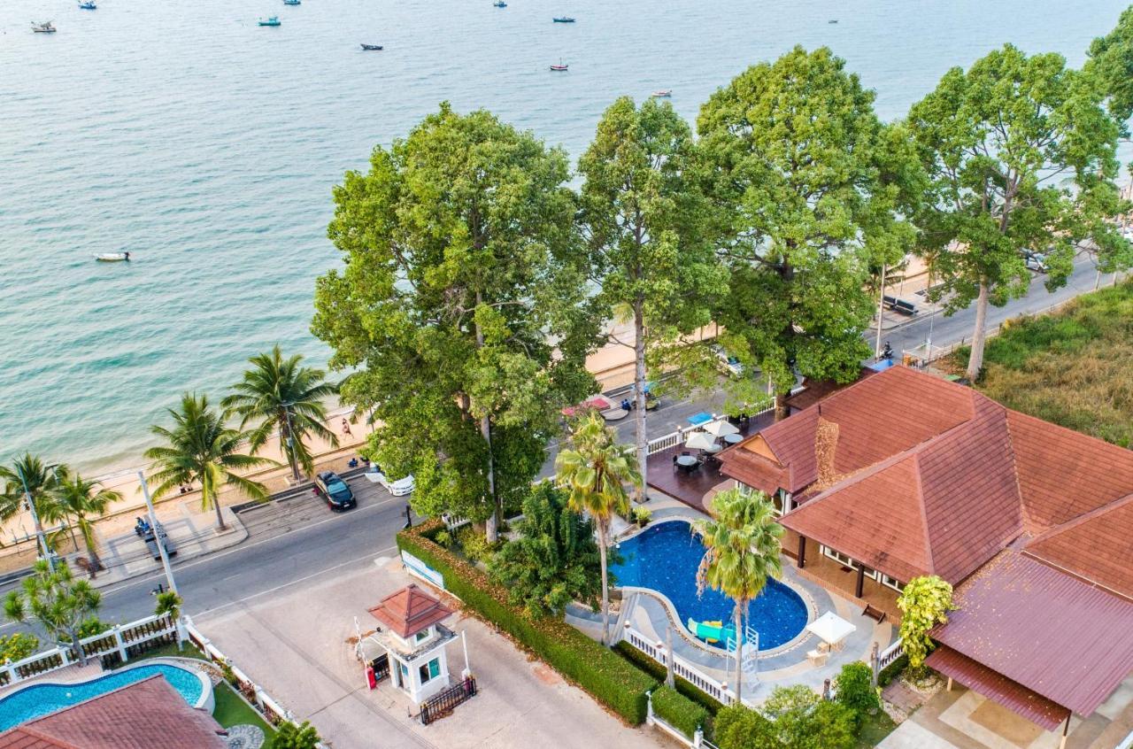 Rimlay Beachfront Pool Villa Sattahip