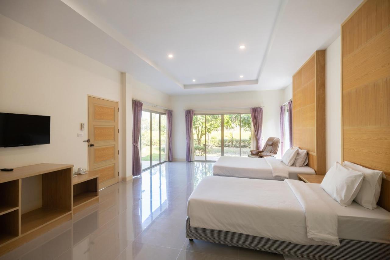 Thara Cholapruek 3*