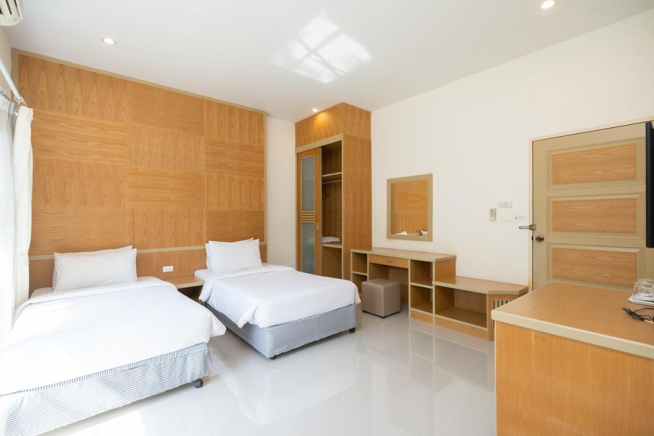 Thara Cholapruek 3*