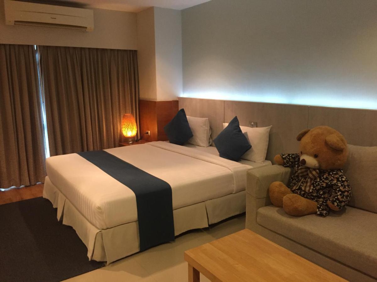 Hotel Crystal Jade
