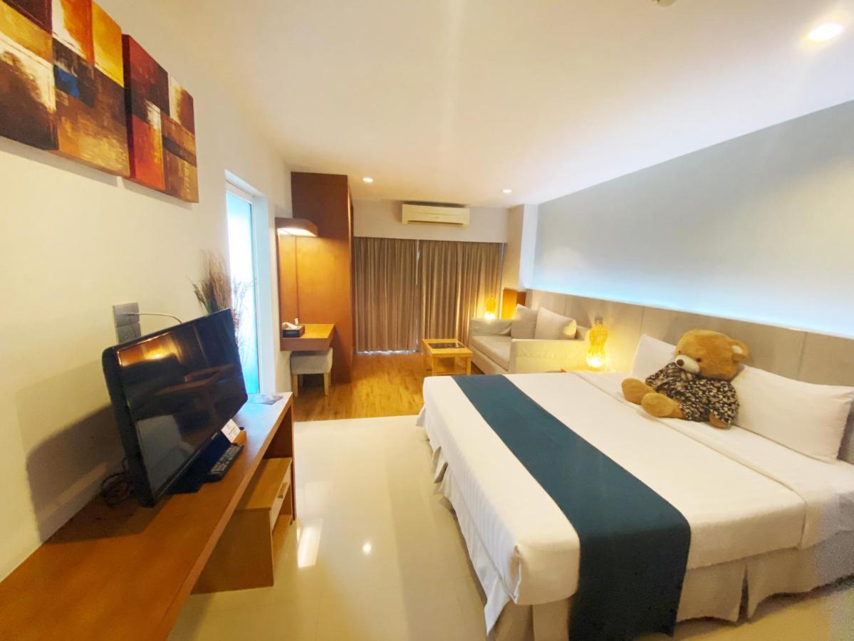 Crystal Jade Hotel 3*