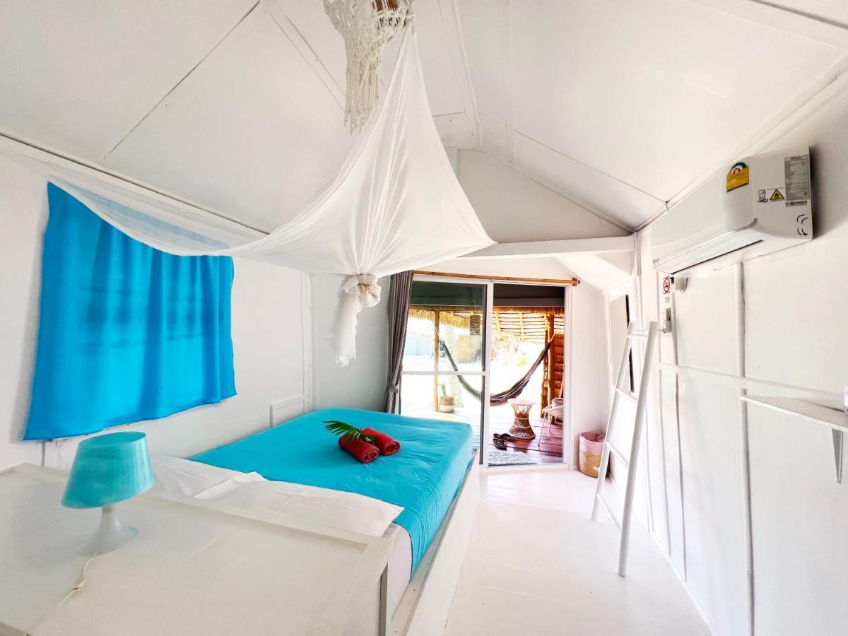 Resort Sea Bar & Baan Tai
