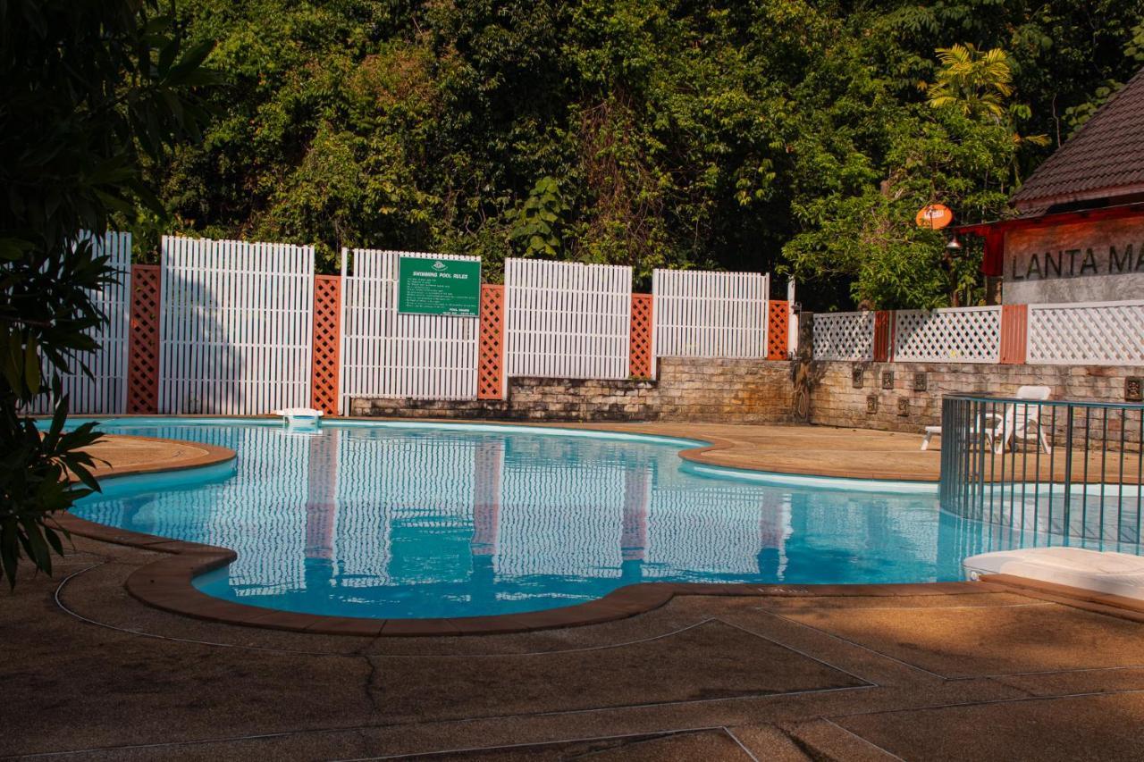 Lanta Village Hotel 4*