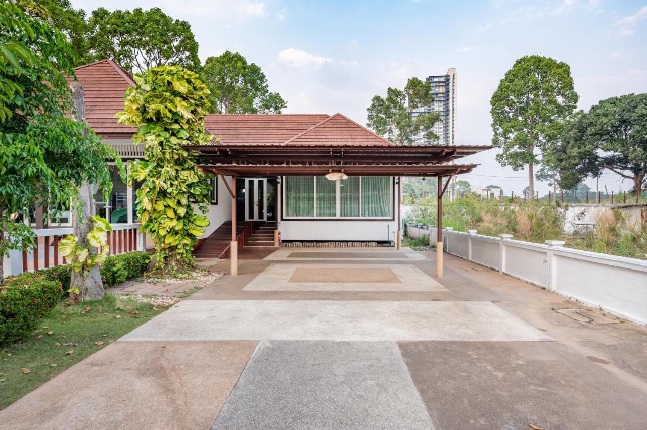 Rimlay Beachfront Pool Villa