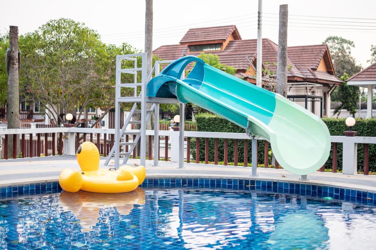 Villa Rimlay Beachfront Pool Sattahip