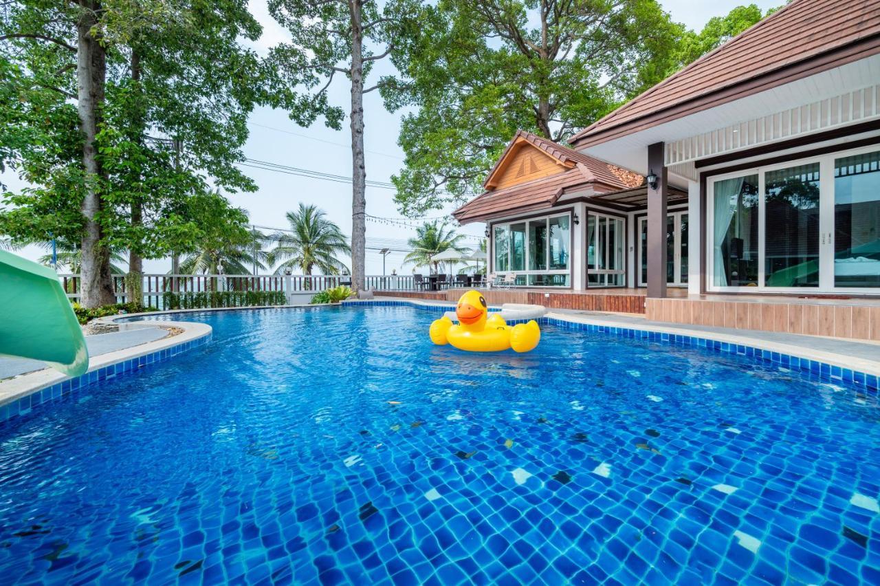 Rimlay Beachfront Pool Villa Sattahip