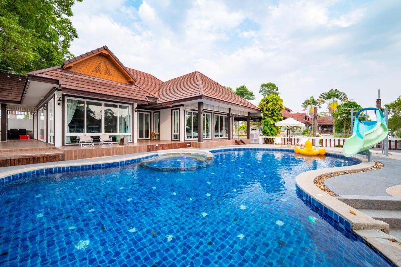 Rimlay Beachfront Pool *