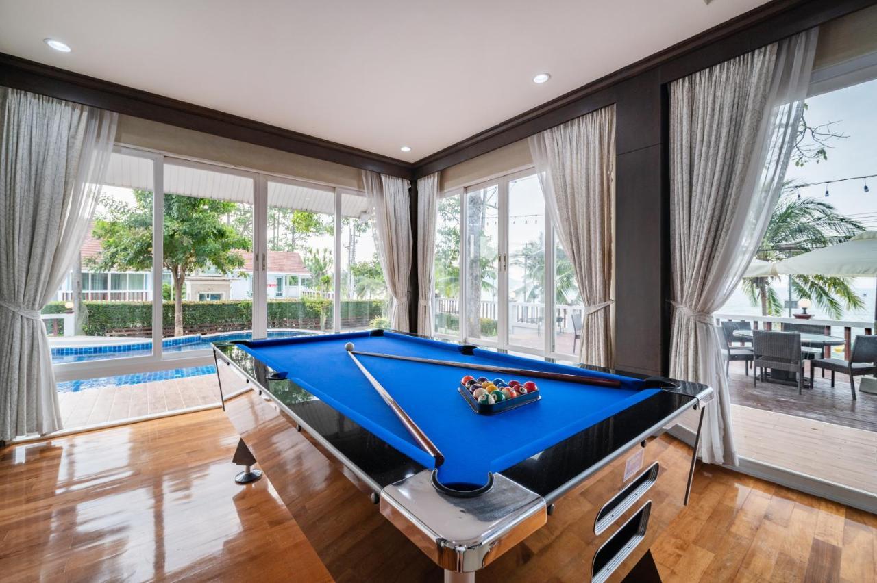 Rimlay Beachfront Pool Villa Sattahip