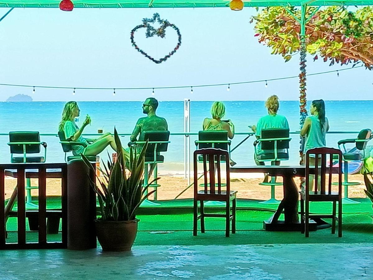 Happy Days Resort *
