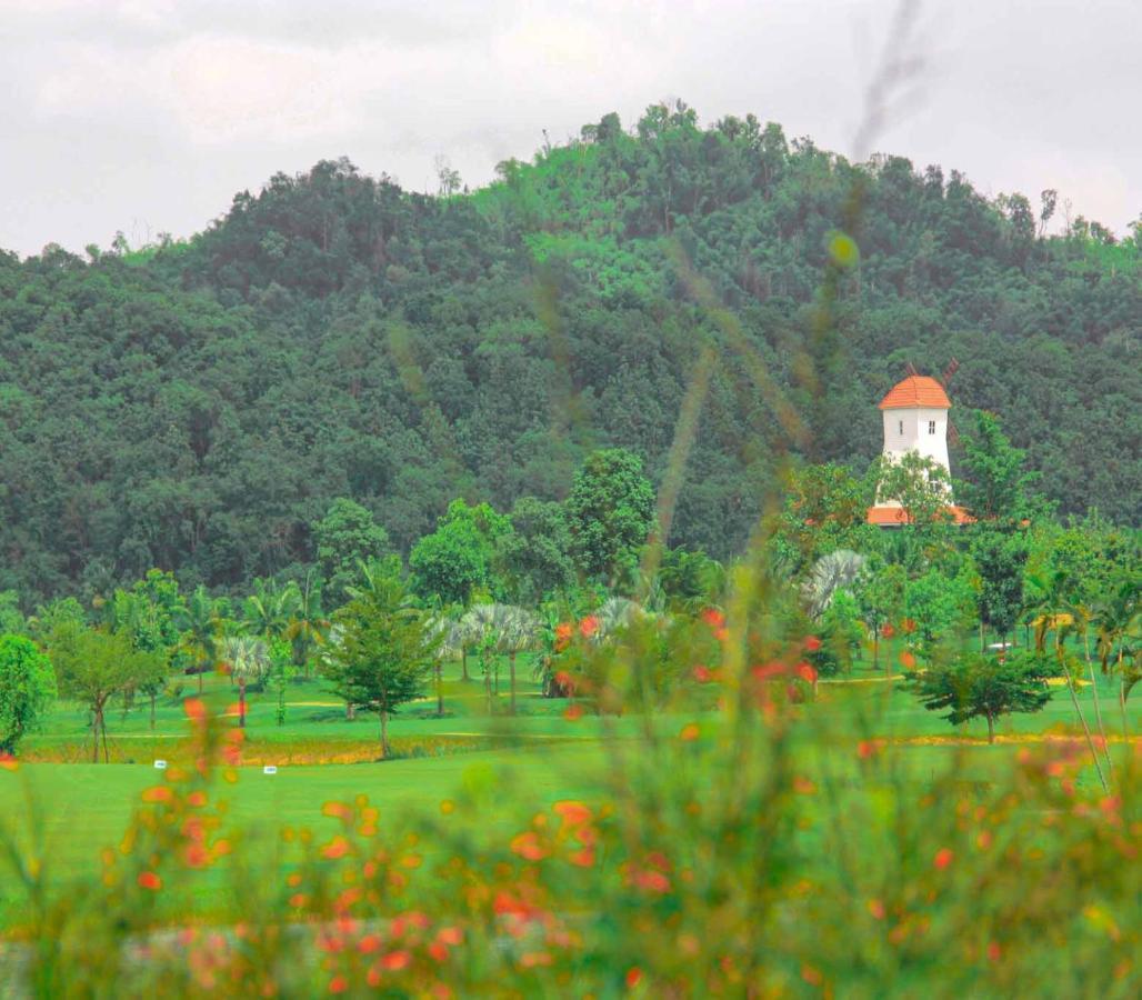 Resort Happy Golf &