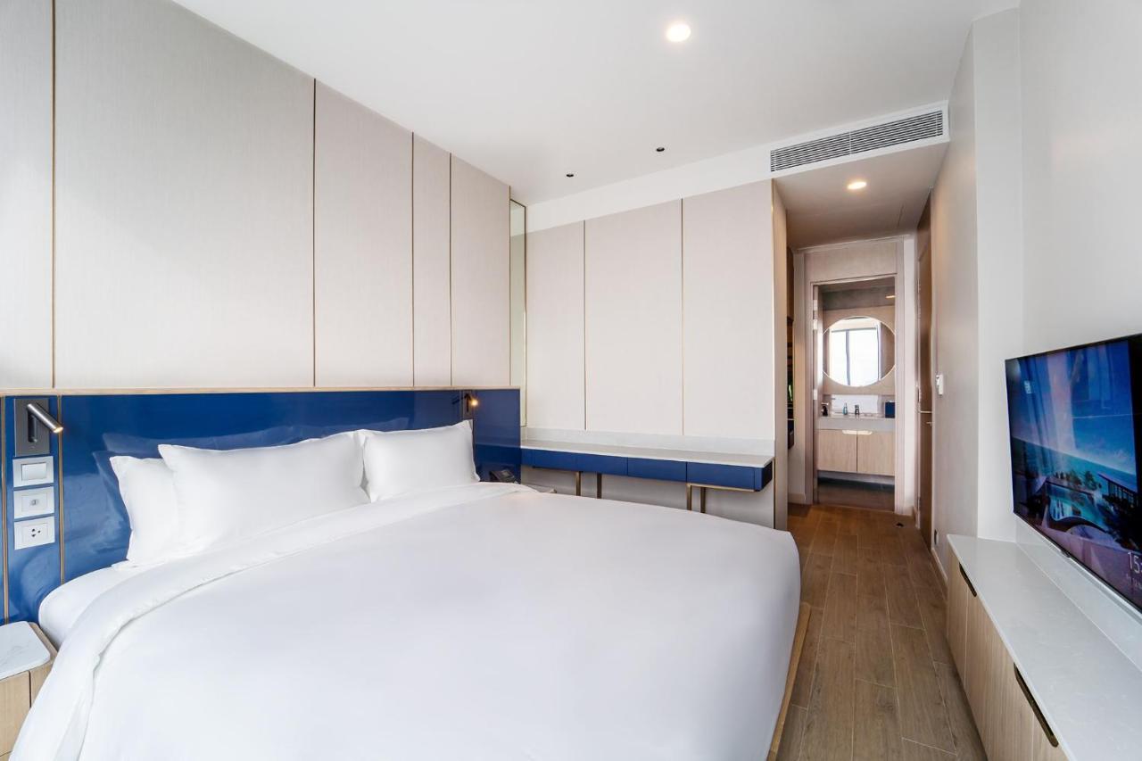 S Sriracha & Hotel
