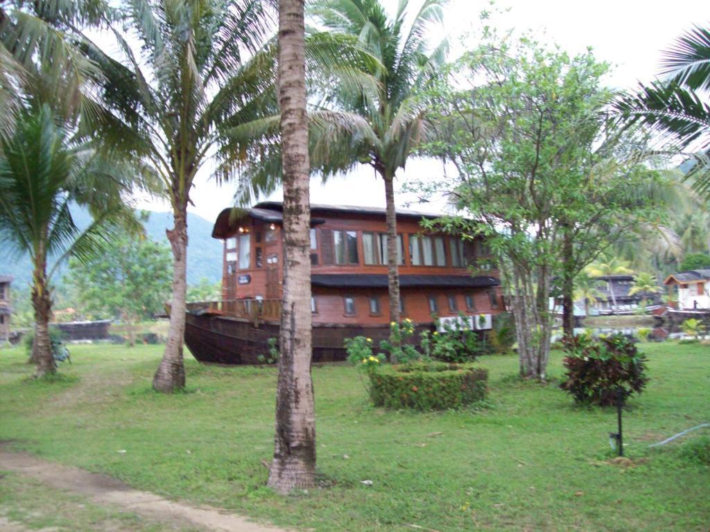 Hotel Aunchaleena Front Resort, Koh Chang Bang Bao Beach