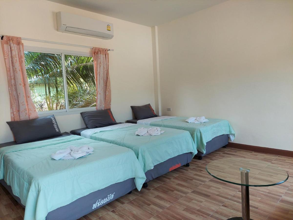 Resort แสงหิรัญ บีช