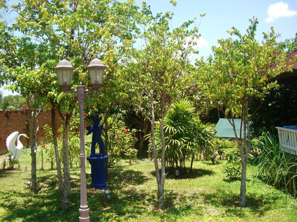 Pictory Garden 4*