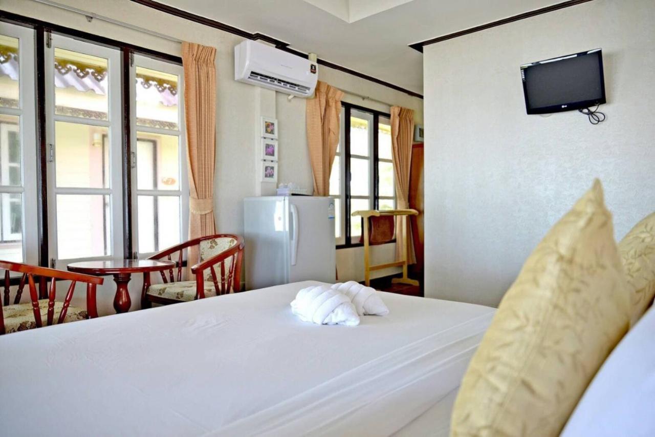 The Iris Resort Chao Lao Beach