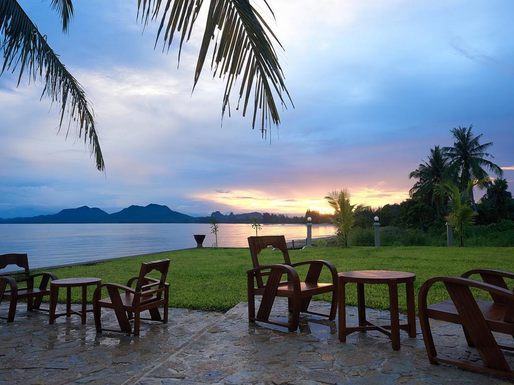 Sara Beachfront Boutique Hotel 4*