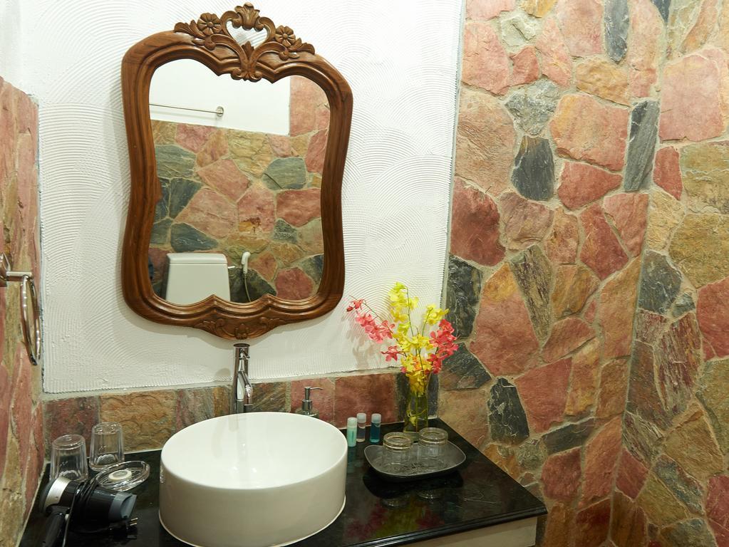 Sara Beachfront Boutique 4*
