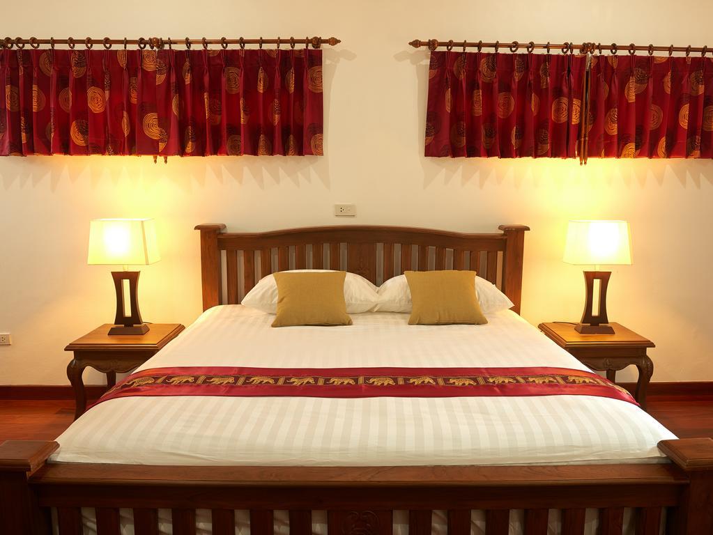 Hotel Sara Beachfront Boutique Pathiu