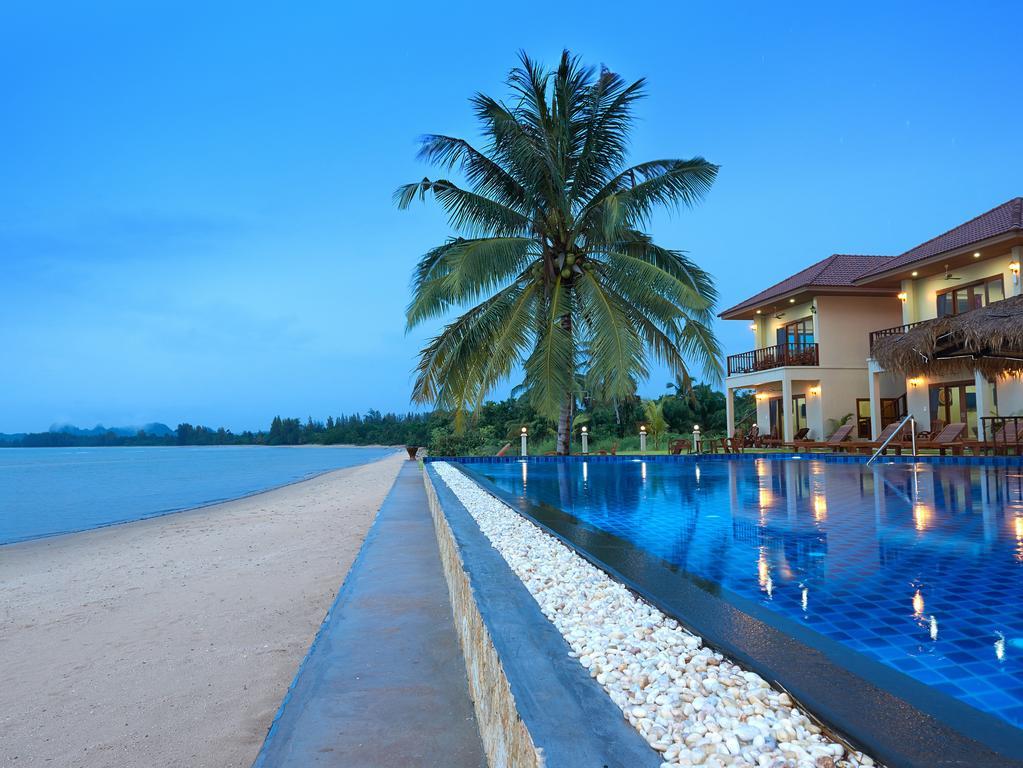Sara Beachfront Boutique Pathiu