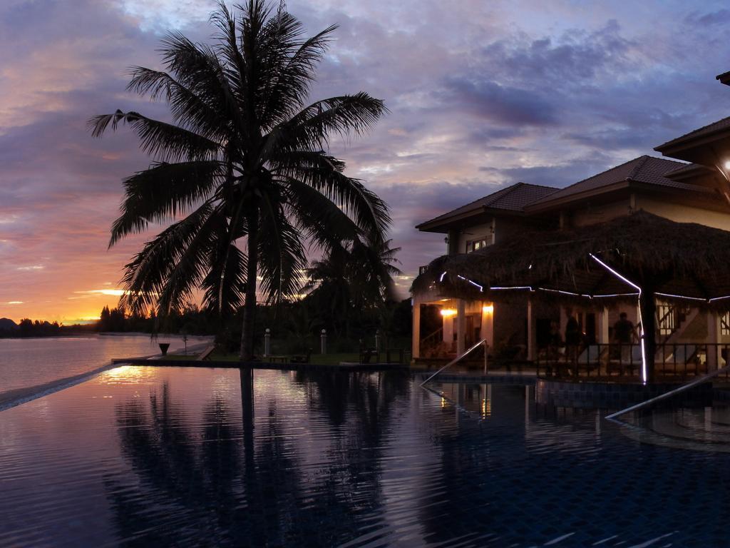 Sara Beachfront Boutique Hotel Pathiu