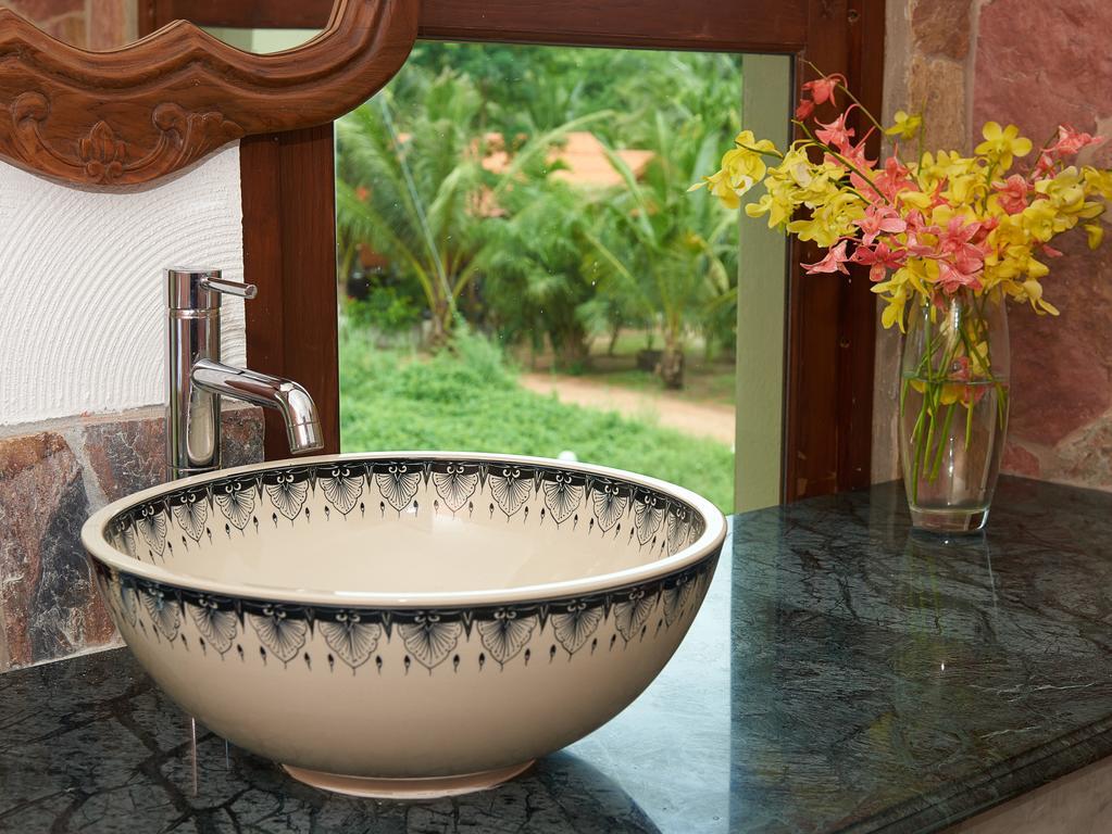 Sara Beachfront Boutique Pathiu
