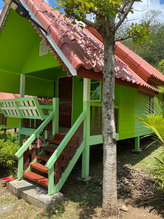 บ้านเรือนไท Ban Ruenthai Muaklek Resort