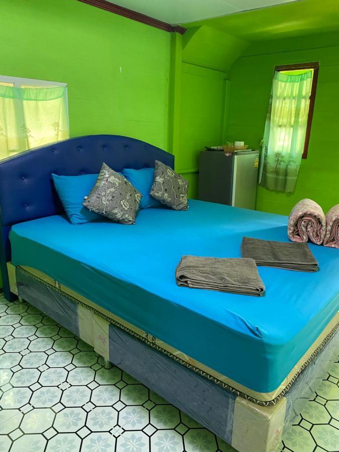 บ้านเรือนไท Ban Ruenthai Muaklek Resort 2*