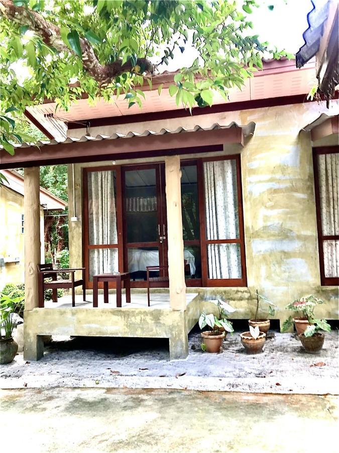 Frog House 3*