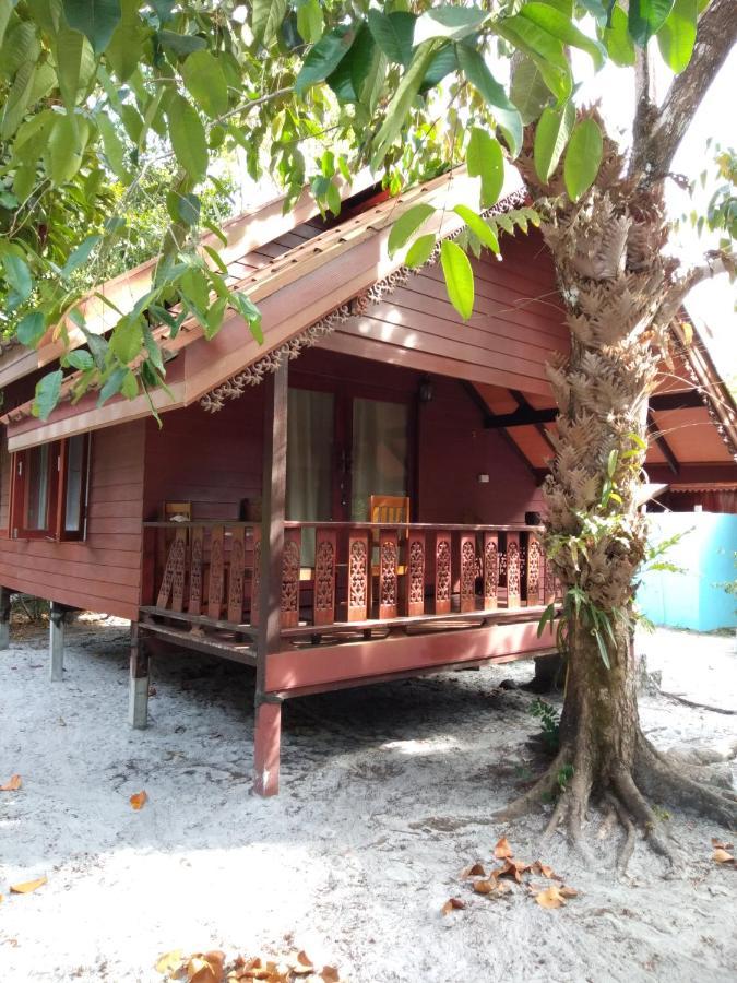 Resort Frog House