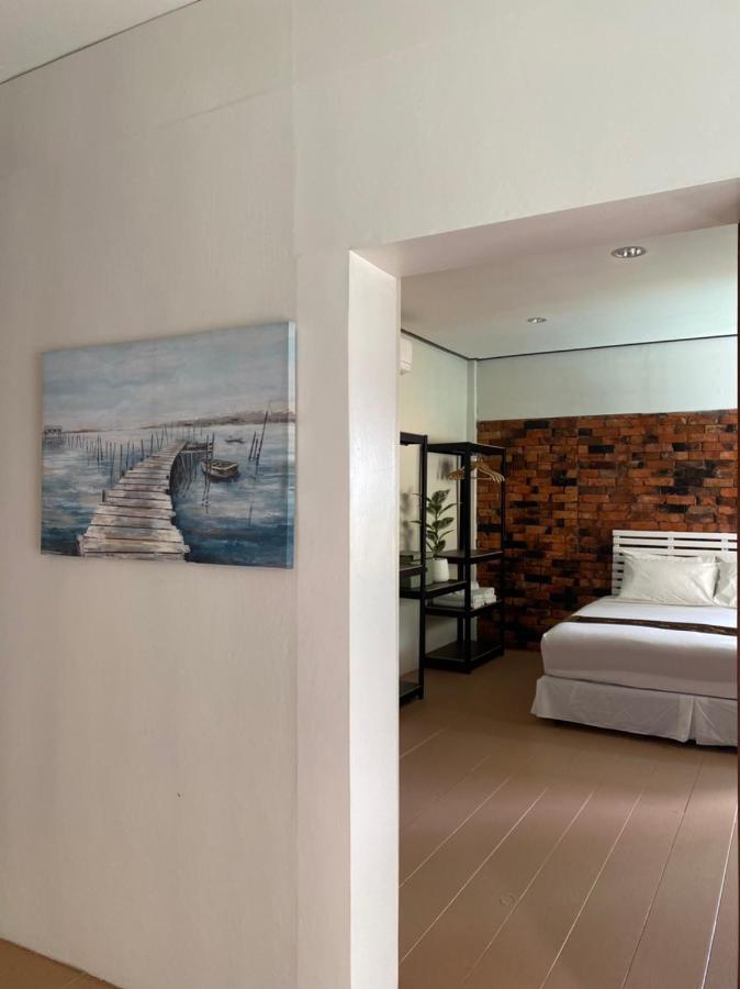 Hotel Adang Island