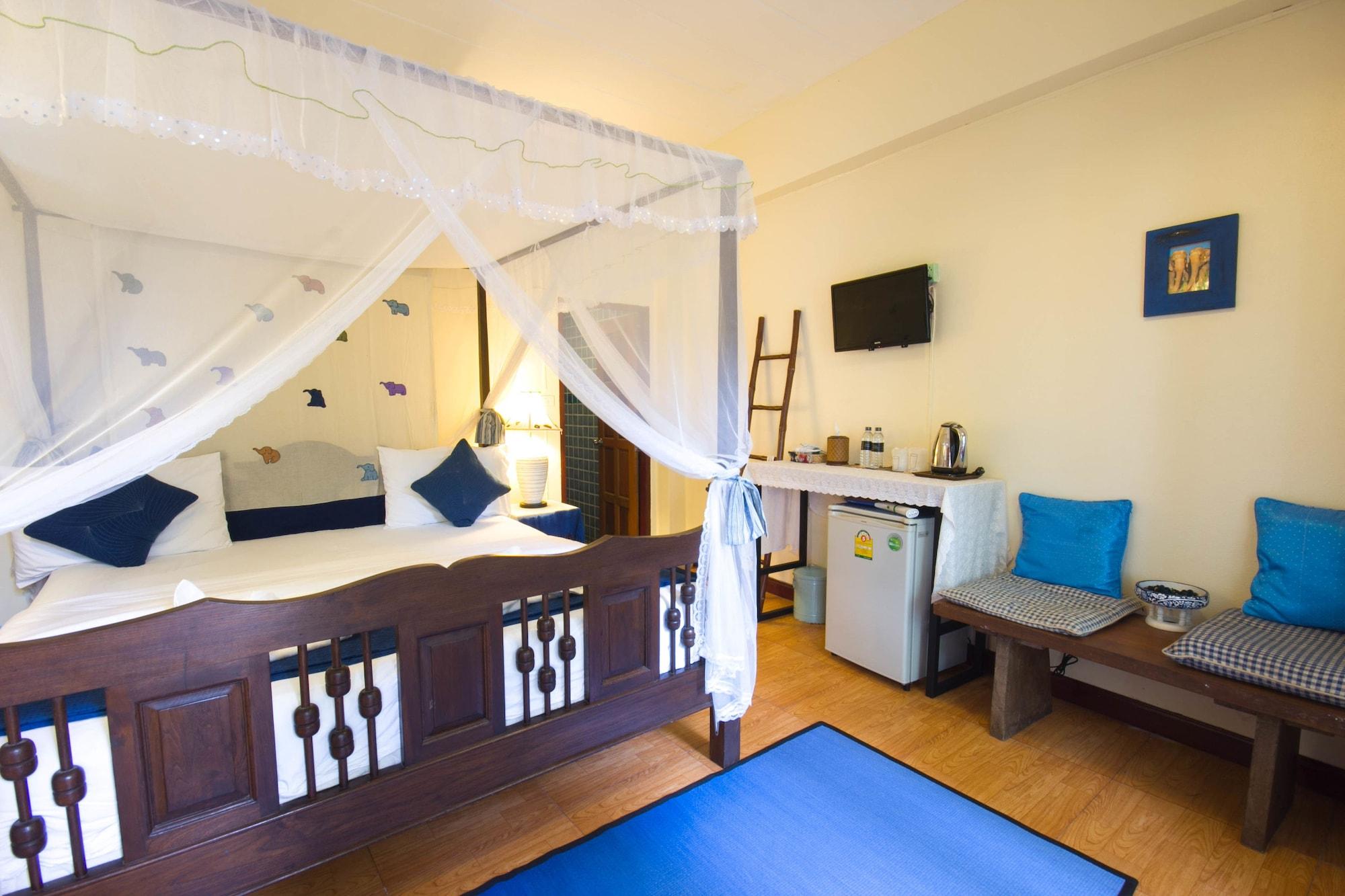 Bed & Breakfast Changmoi House
