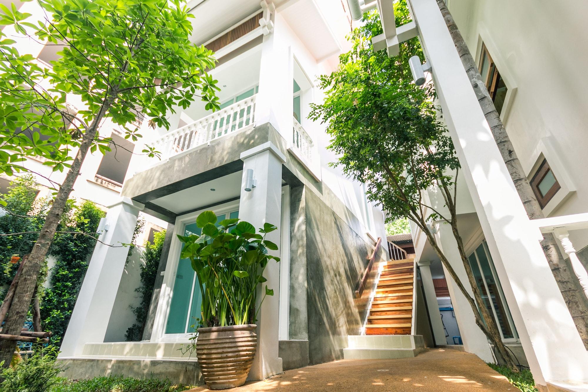 Bed & Breakfast Changmoi House 3*