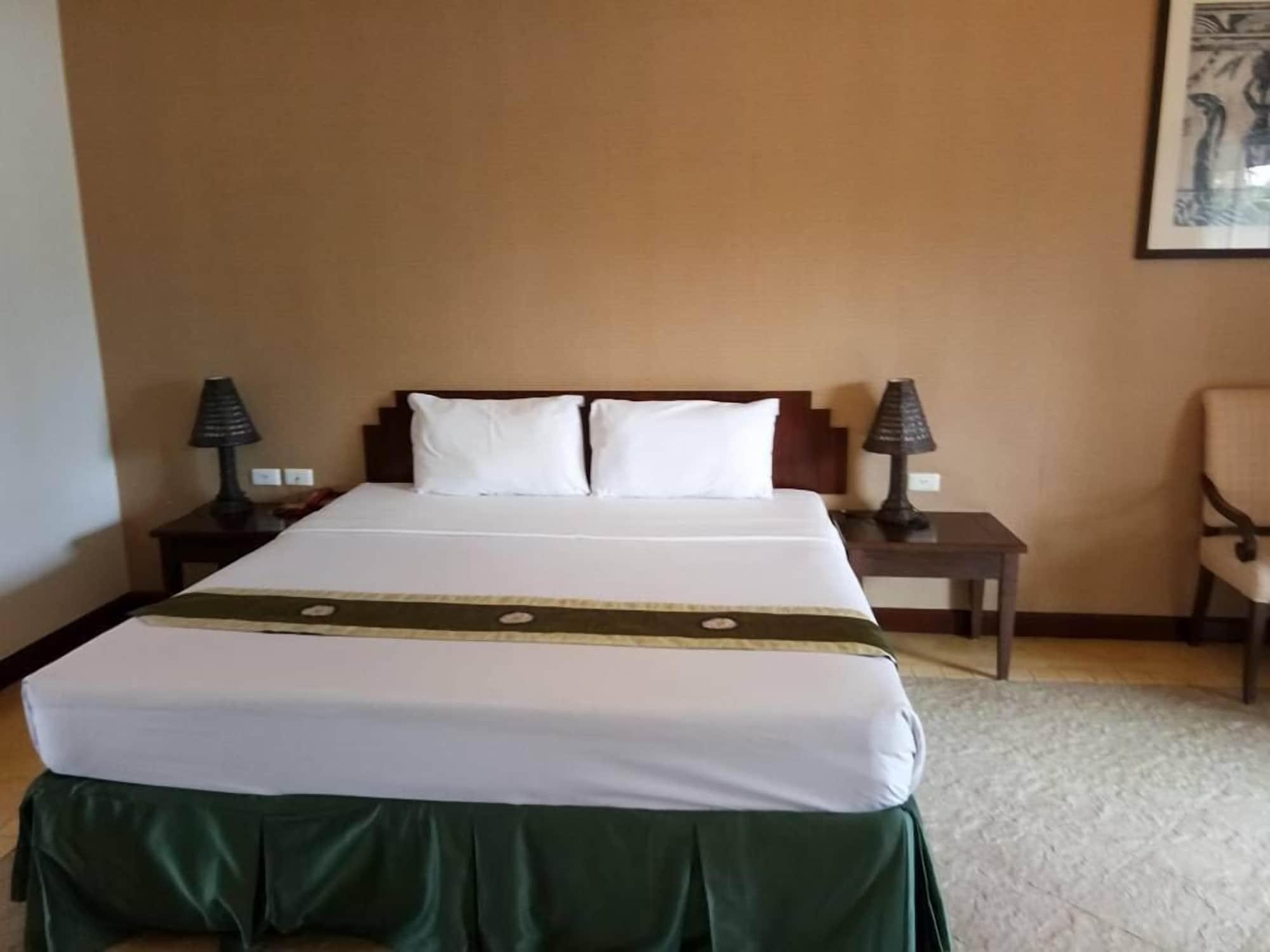 Resort Golden Pine