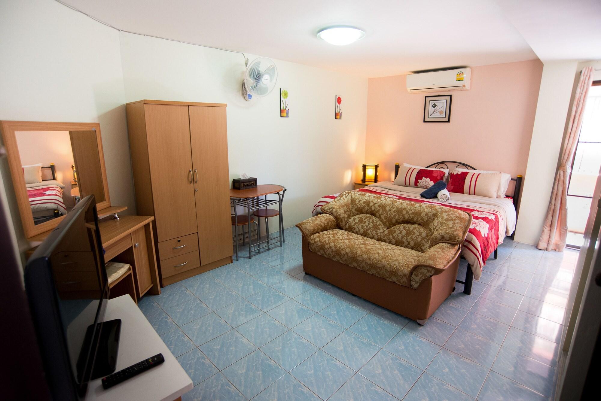 Pattaya Holiday Lodge *
