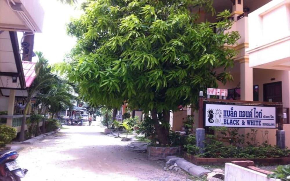 Black & White Resort Haad Rin