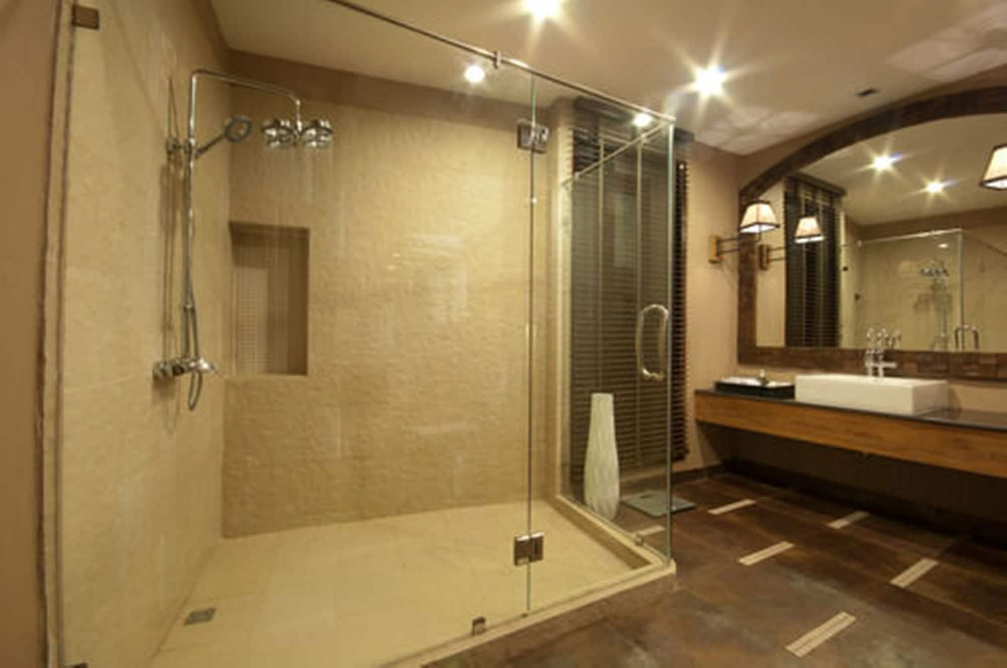 Montis 4*