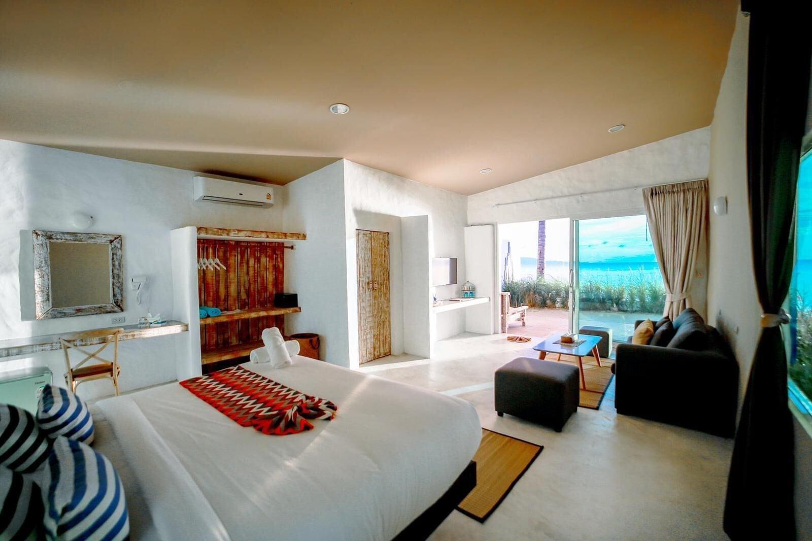 Resort Lime N Soda Beachfront