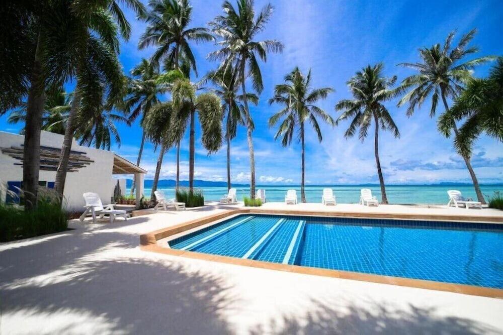 Lime N Soda Beachfront 3*