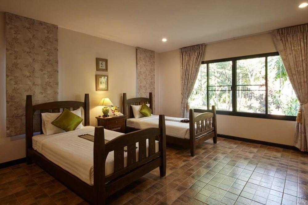 Phuwanalee Resort