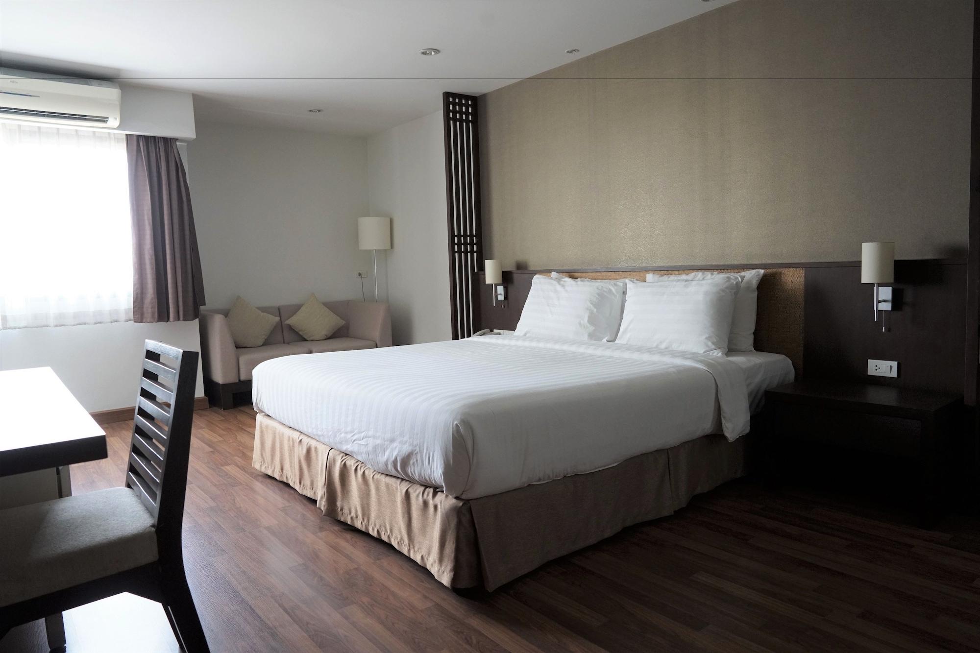 The Grand Napat Aparthotel 4*