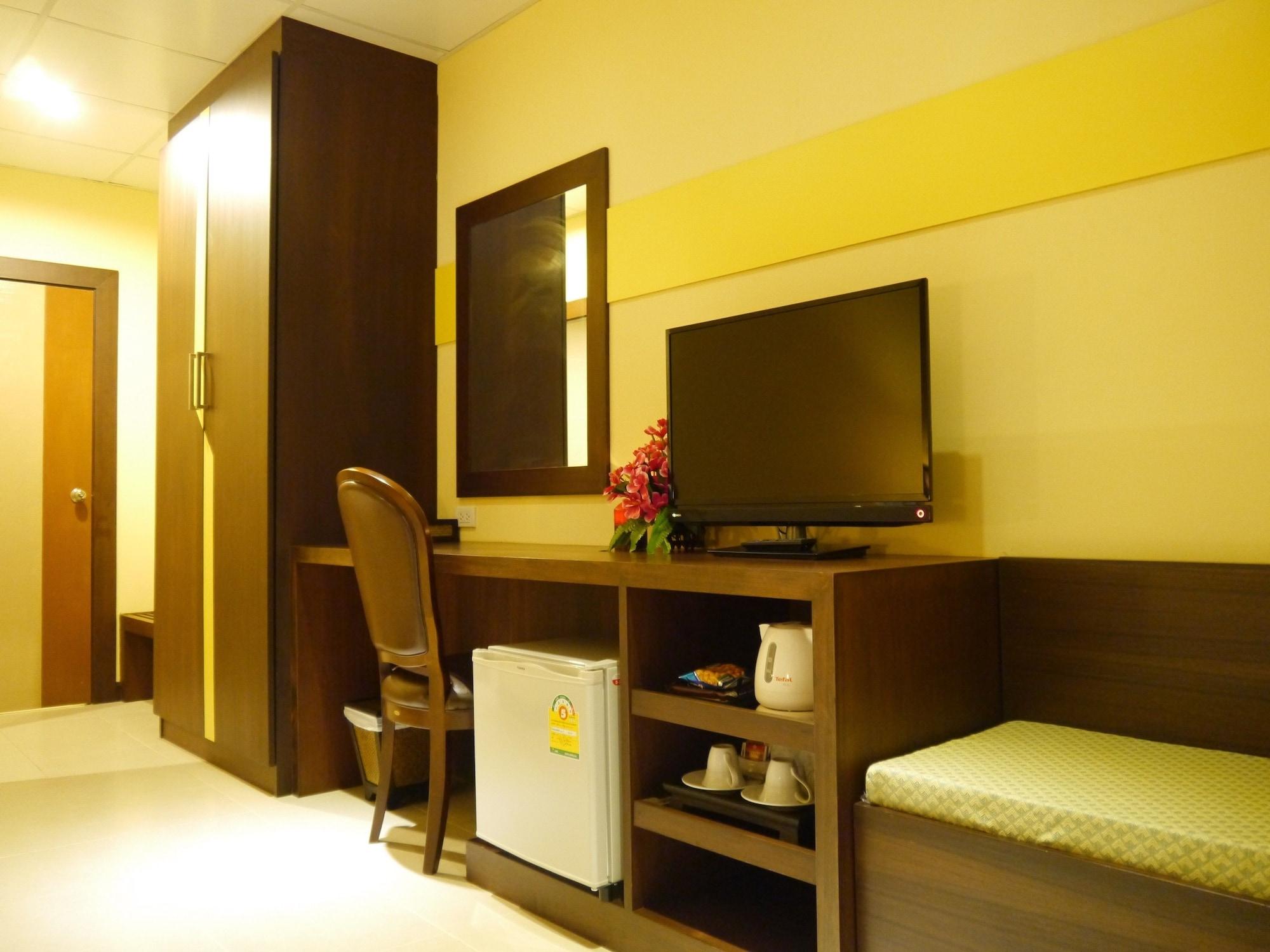 Hotel Moon Budget