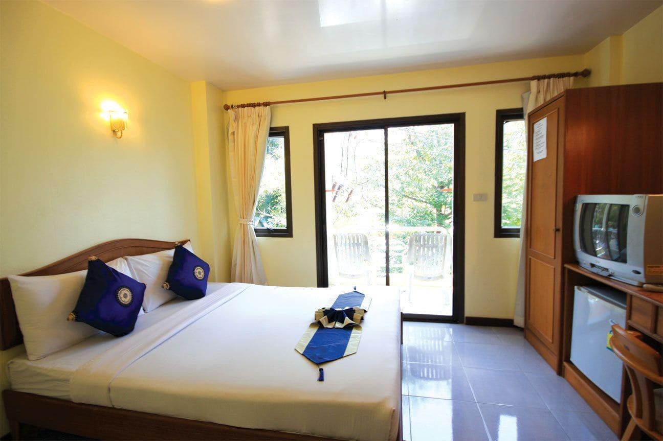 Amorn Mansion Hostel *