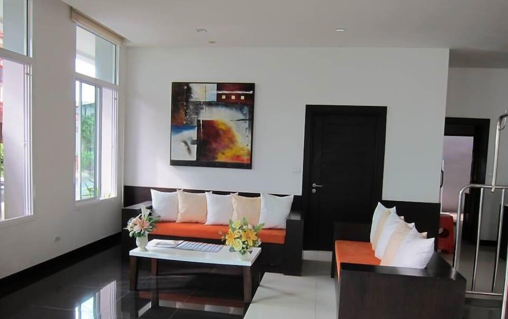 Hotel The White Pearl