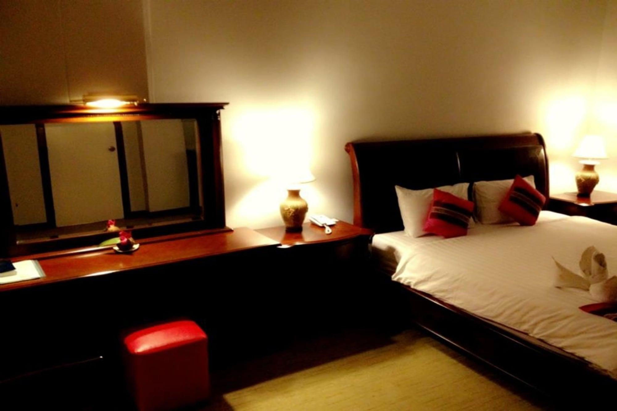 Thepnakorn Hotel 3*