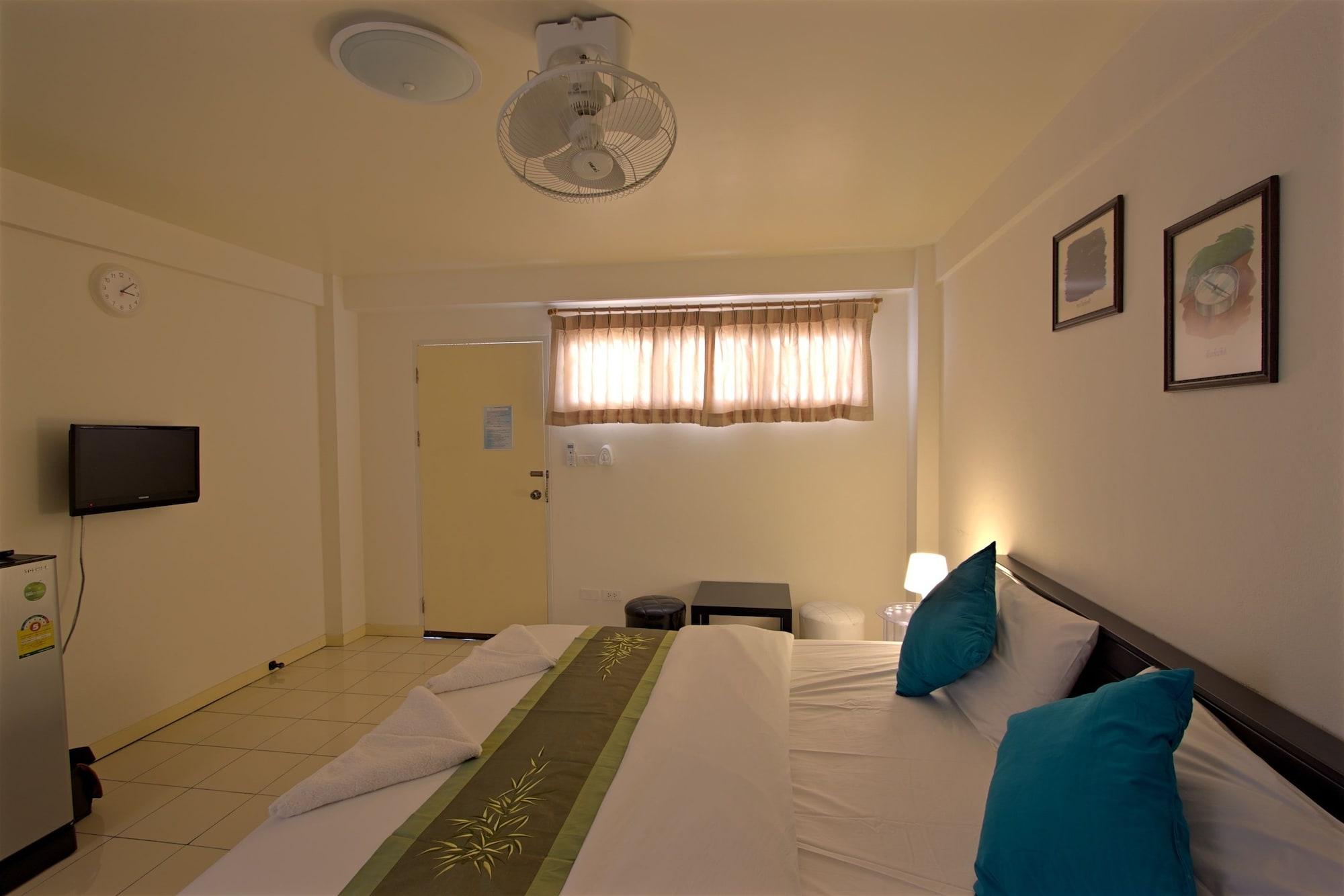 Aparthotel Charn 3*