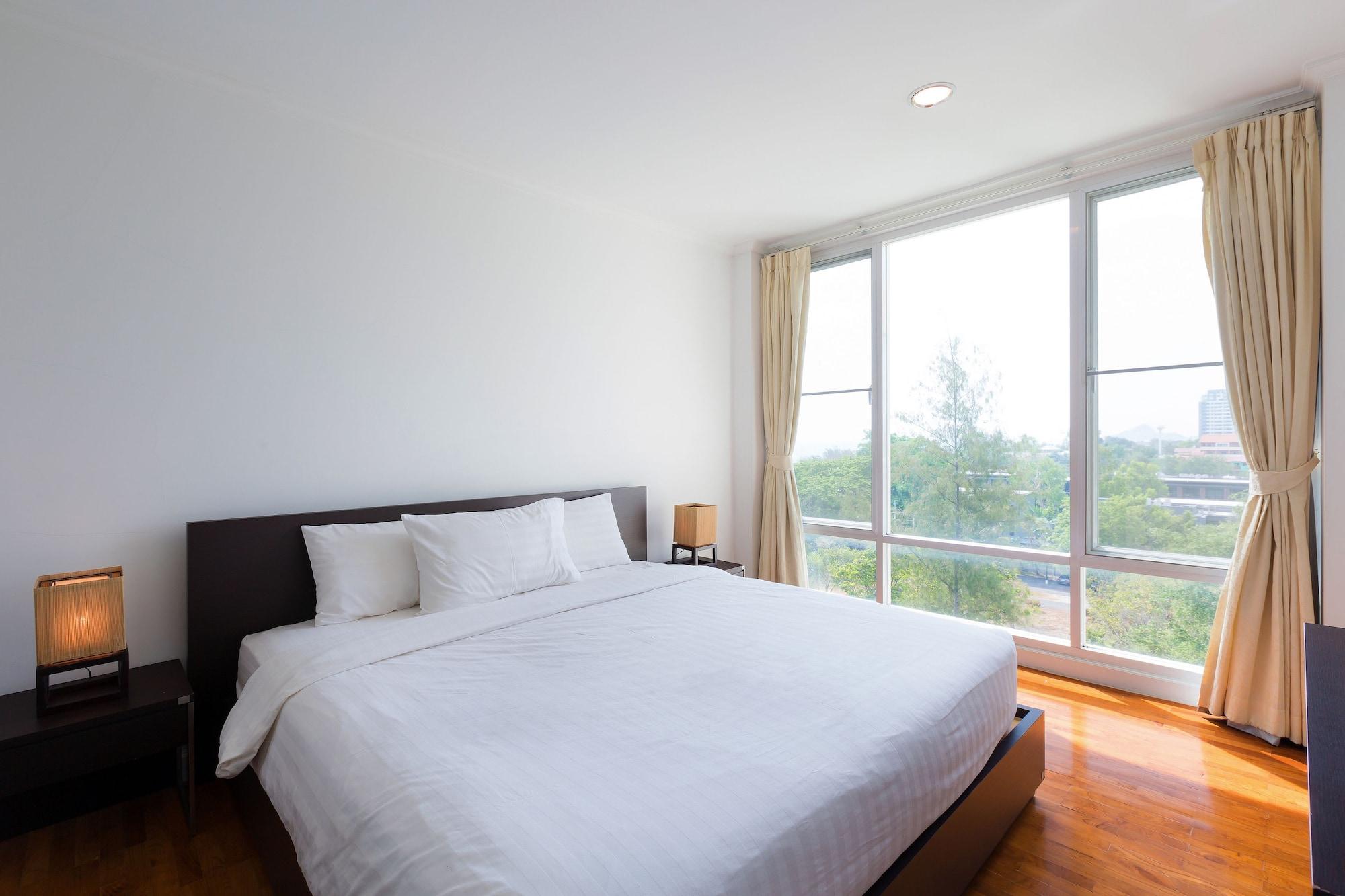 Baan Sanploen Beachfront
