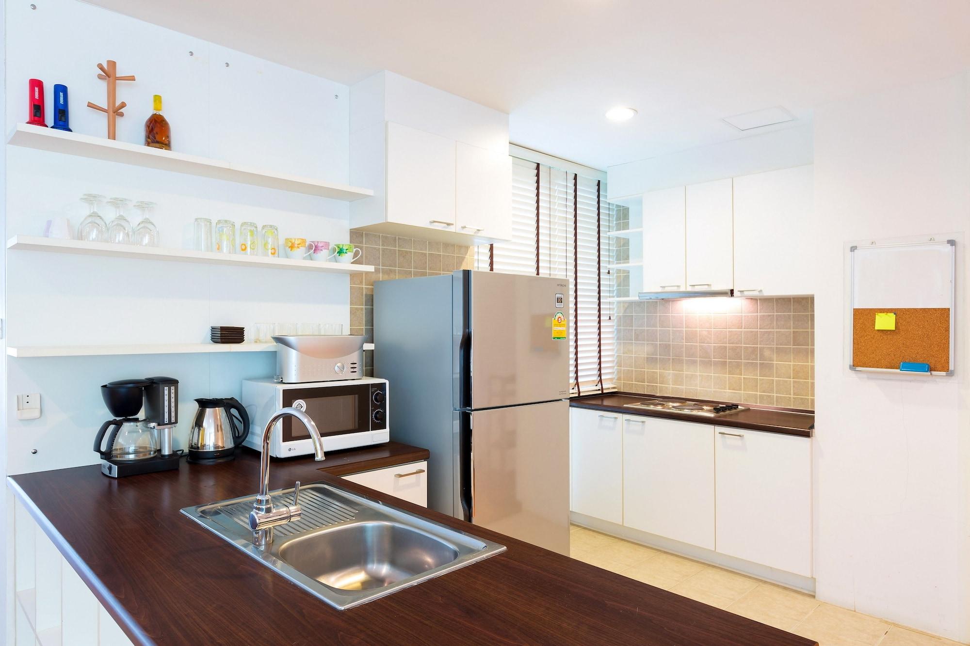 Baan Sanploen Beachfront Apartment *