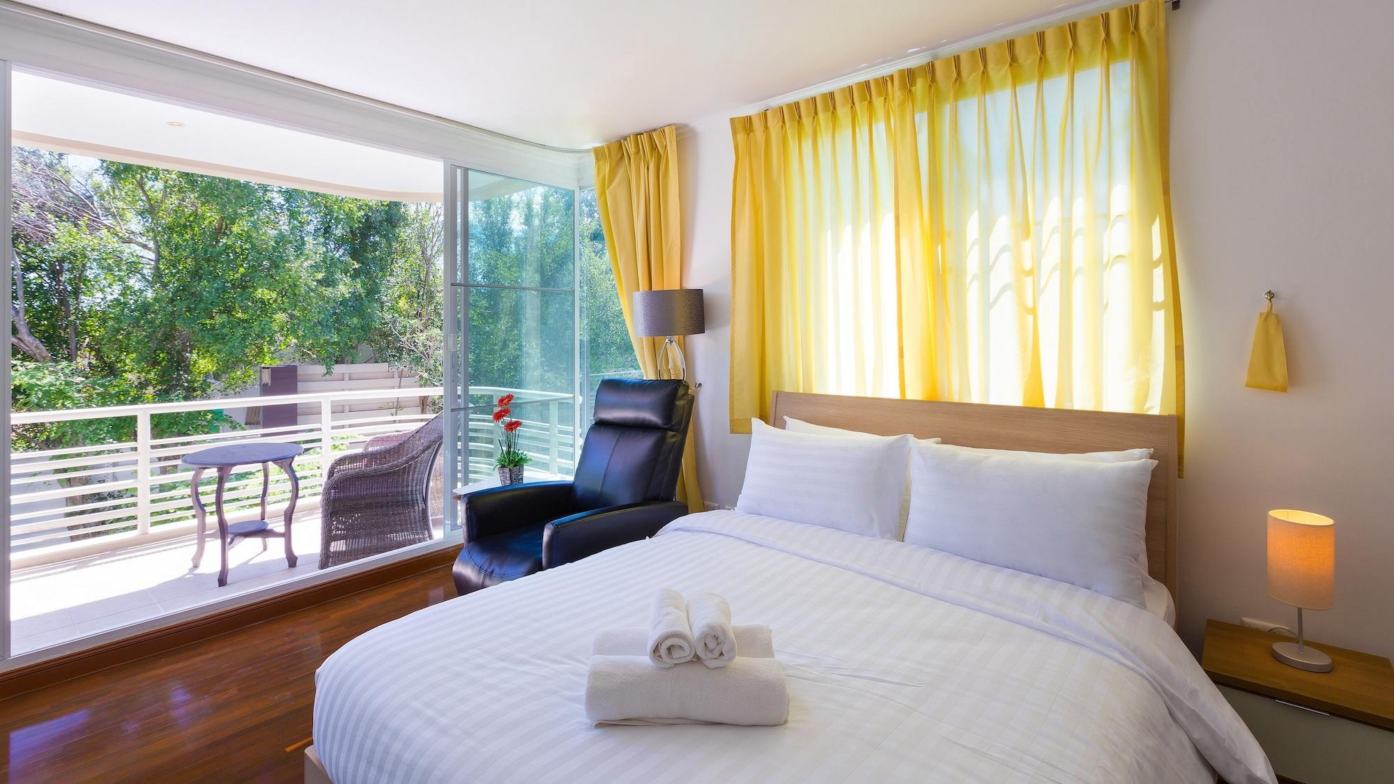 Baan Sanploen Beachfront