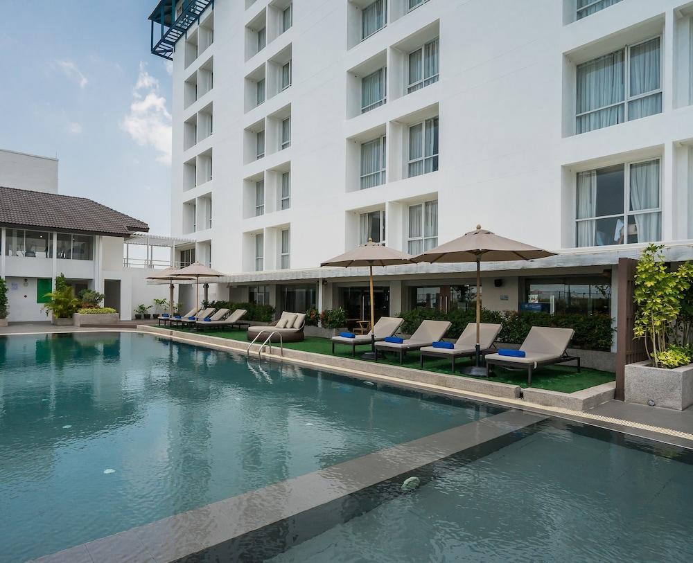 Rattanachol Hotel 4*